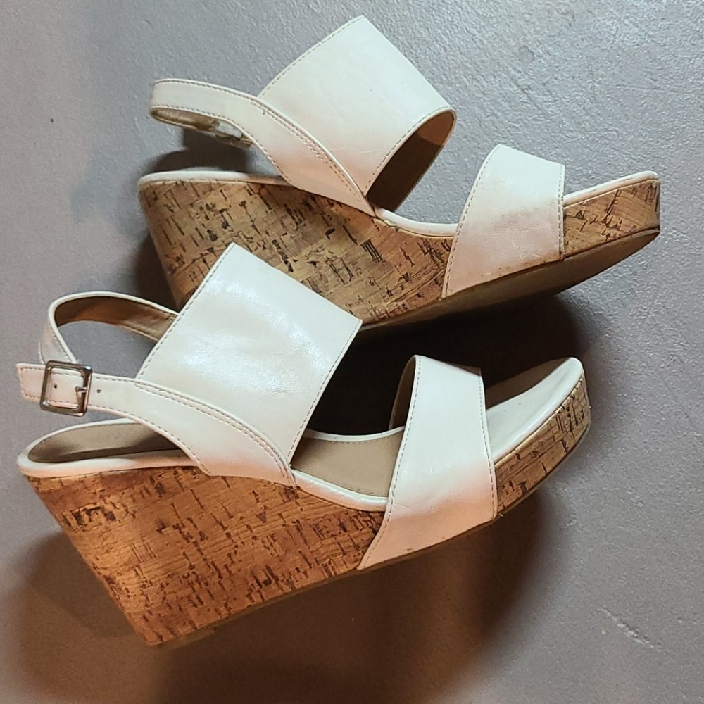 Apt 9 White Wedge Sandals Size 9.5